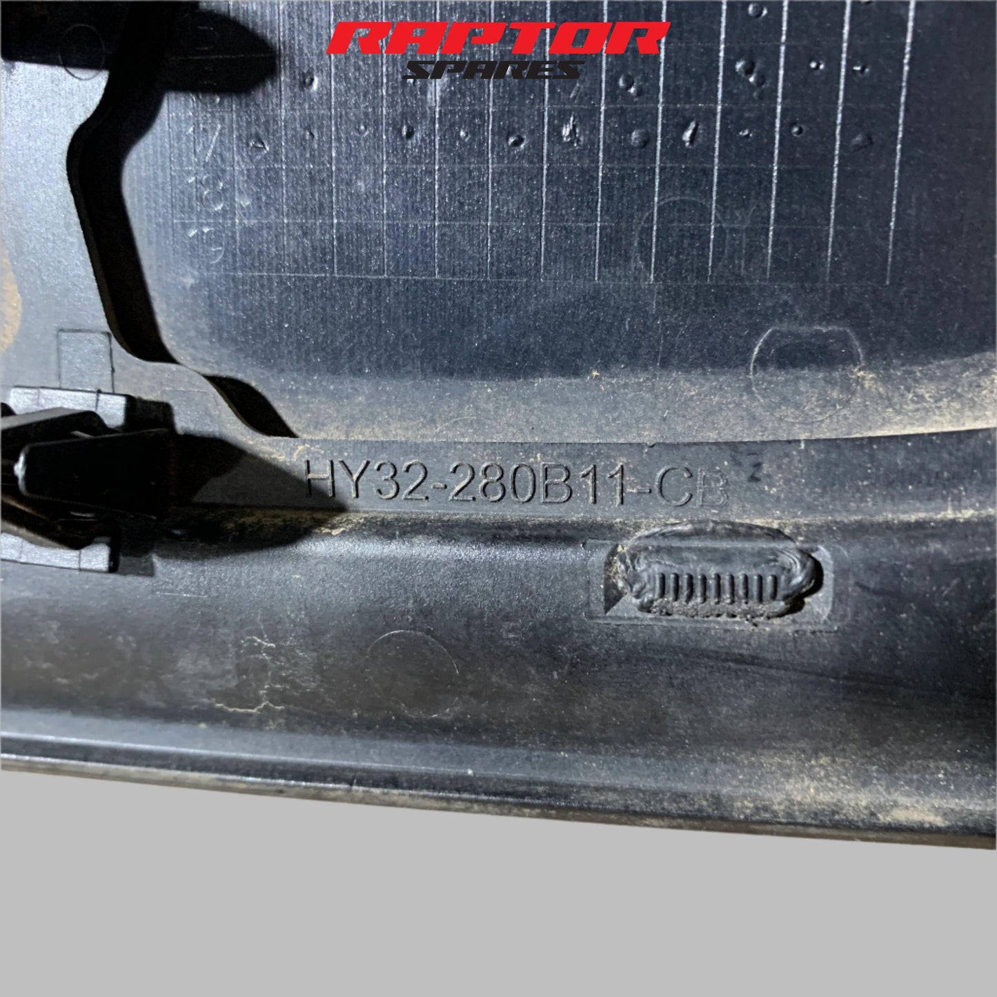 Land Rover Discovery 5 L462 2017–2023 Left Fender Vent Trim HY32-280B11-CB OEM