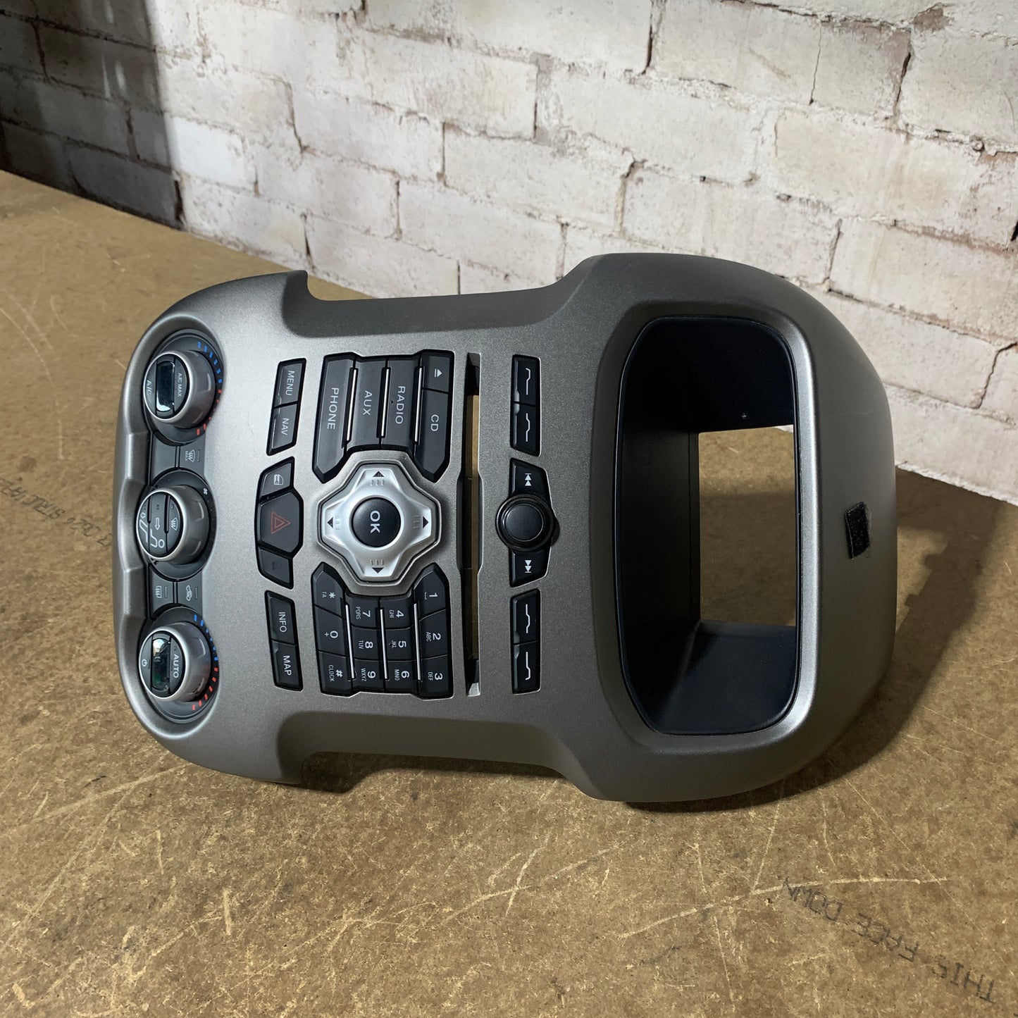 Ford Ranger PX1 Centre Control Panel Radio HVAC CD AUX 2011-2015 OEM