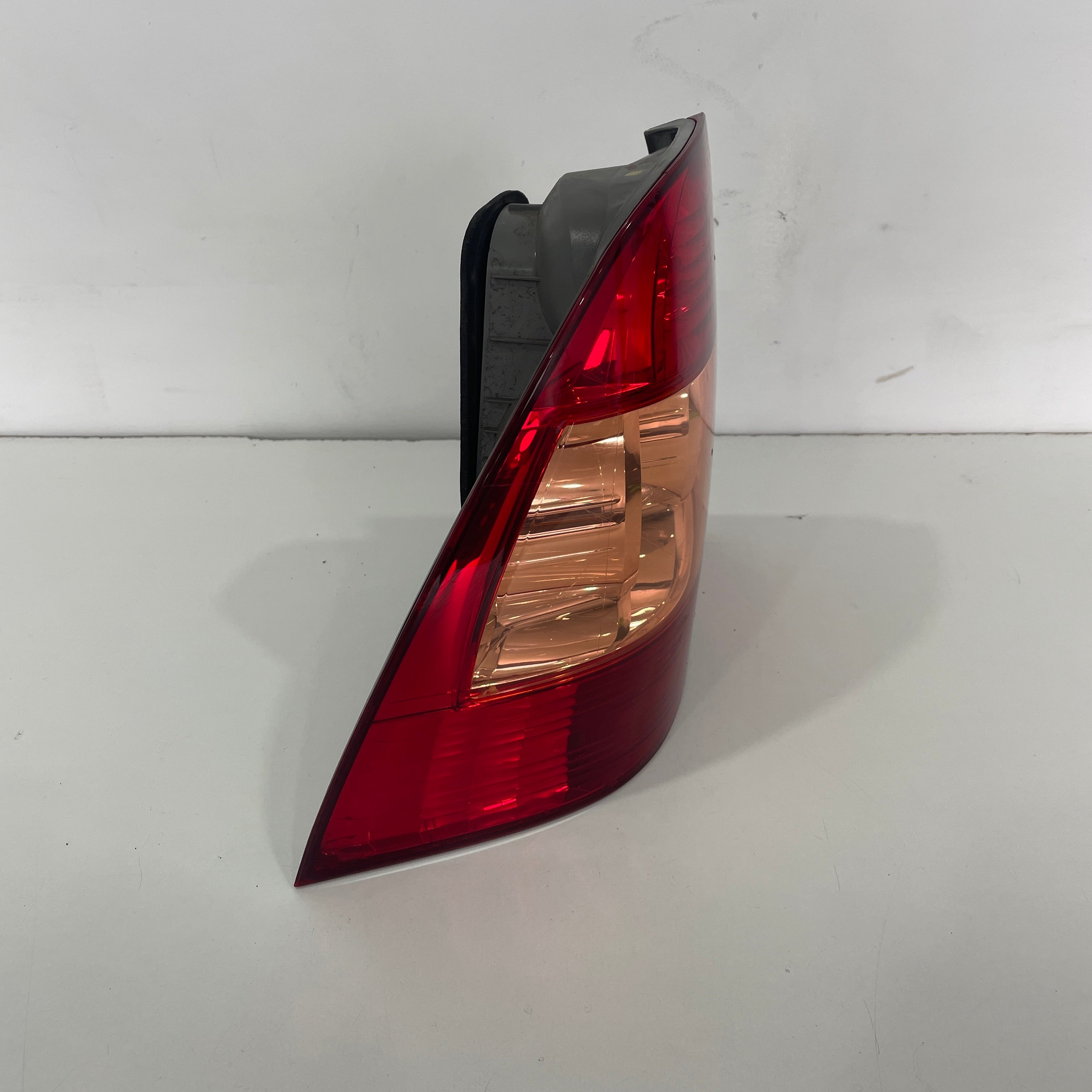 Toyota Corolla Sedan ZZE122 Tail Light Left Hand Side 2004-2007 | OEM