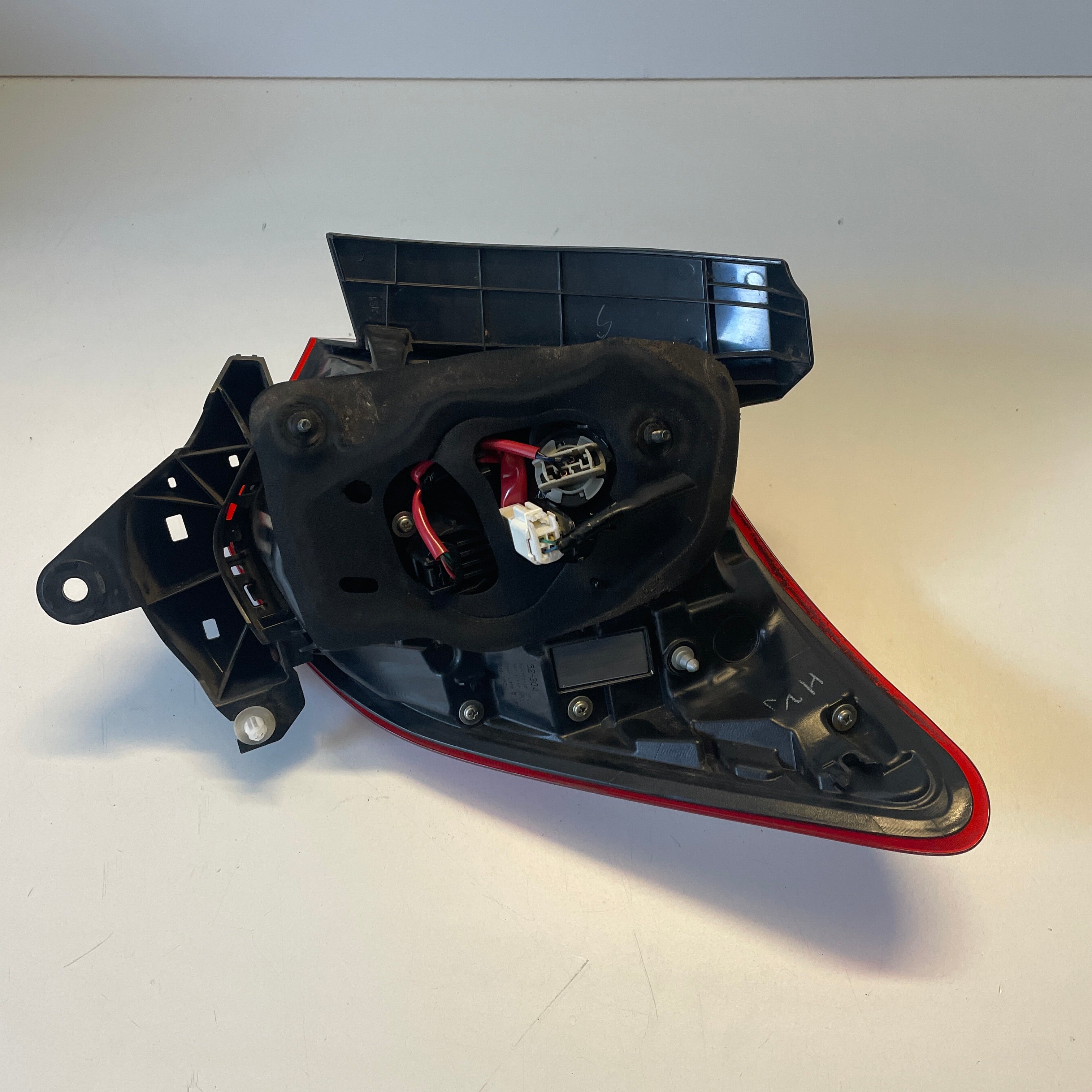 Toyota Yaris Hatchback XP13# 2016–2018 Tail Light Left LH Hatch | OEM