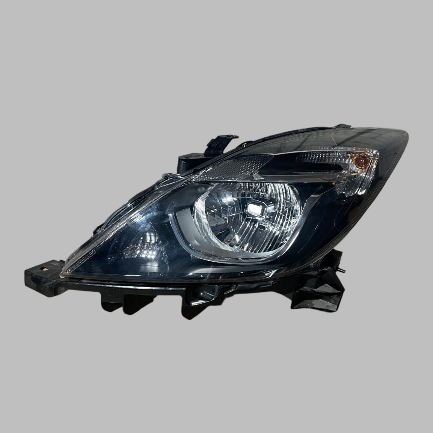 Mazda BT-50 XT Left Headlamp Non-Auto On/Off 2015 2016 2017 2018 2019 2020