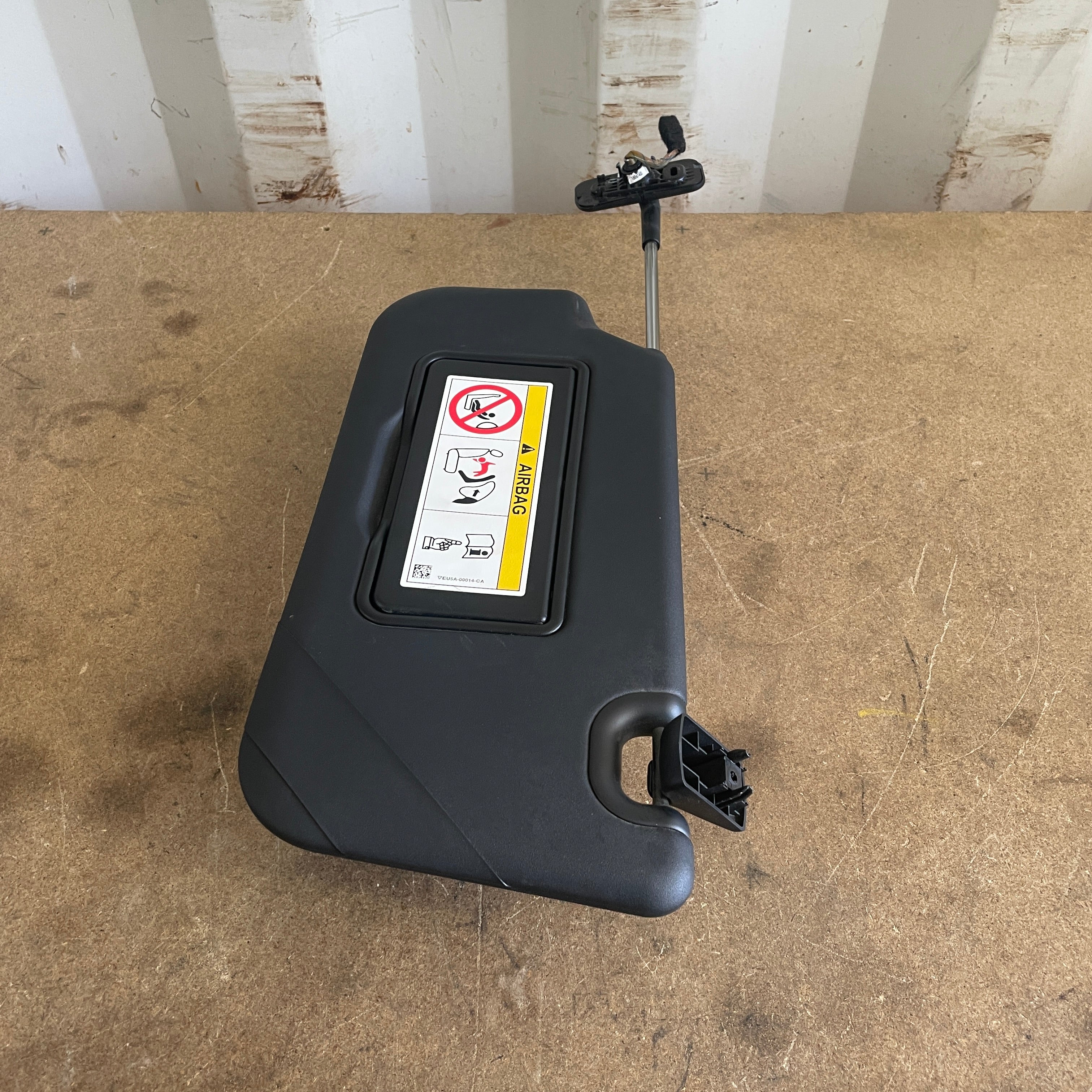 Ford Everest 2022–2025 LH Sun Visor w/ Mirror Light FB3B-2A104-101 OEM Platinum