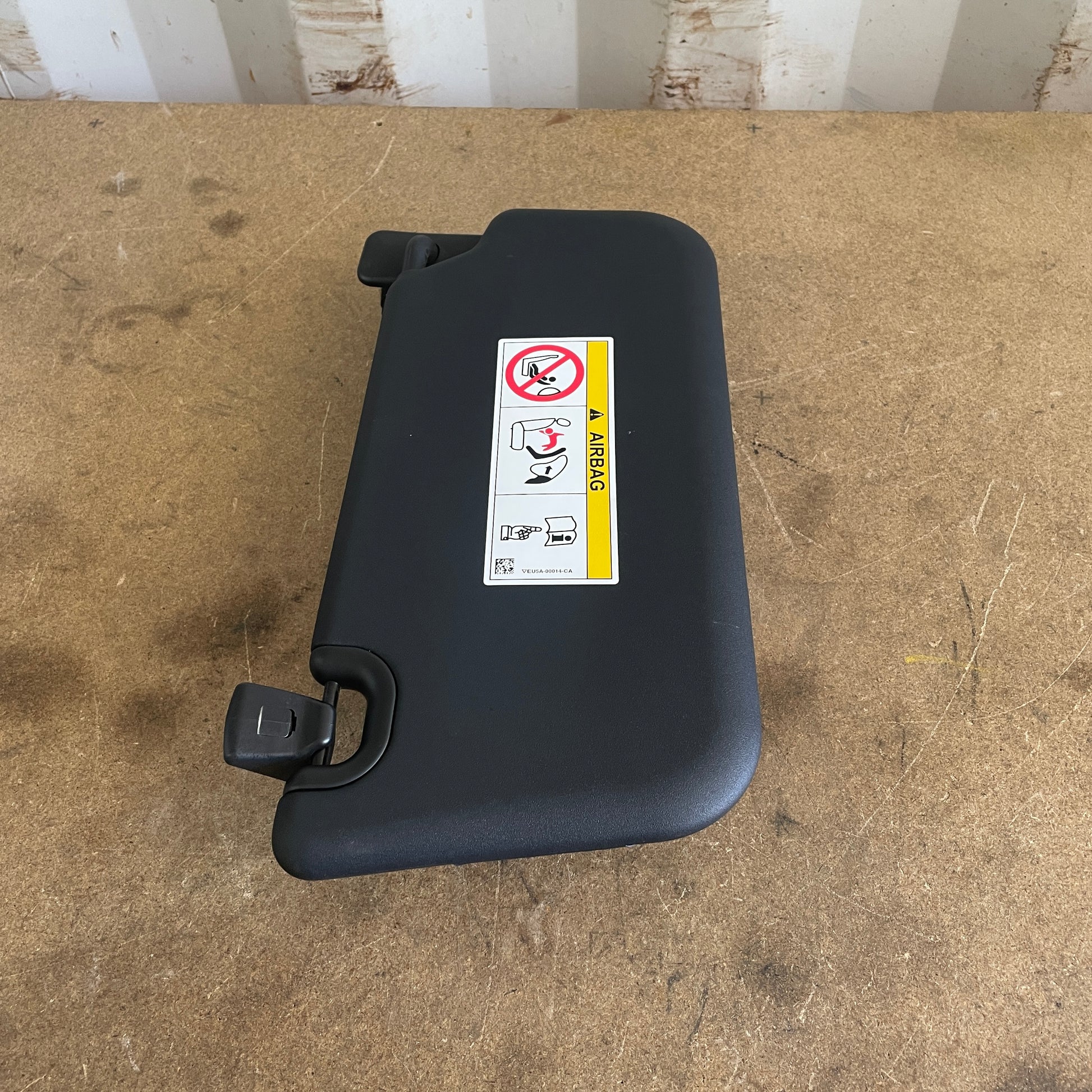 Ford Everest 2022–2025 LH Sun Visor w/ Mirror Light FB3B-2A104-101 OEM Platinum