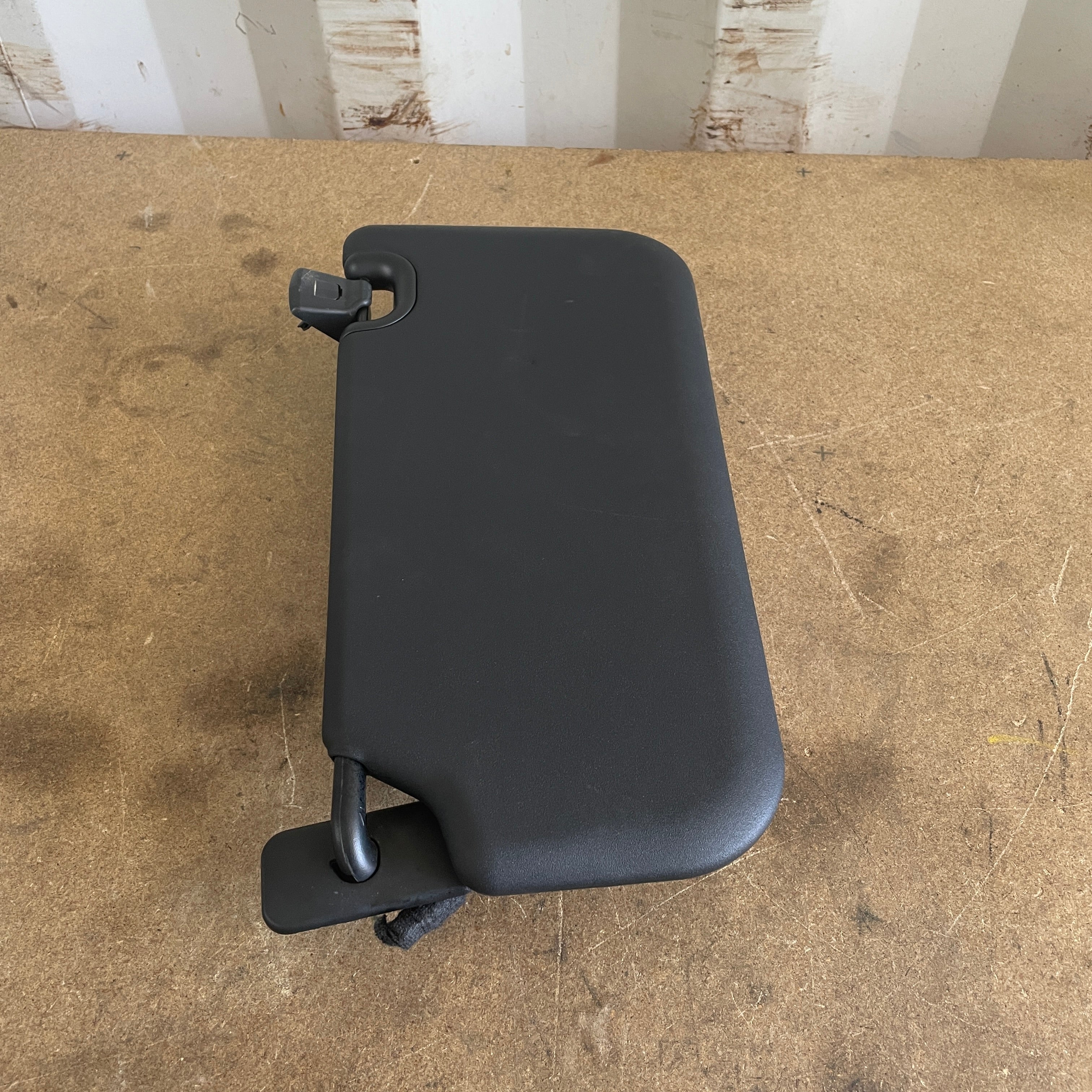 Ford Everest 2022–2025 RH Sun Visor w/ Mirror Light FB3B-2A104-100 OEM Platinum