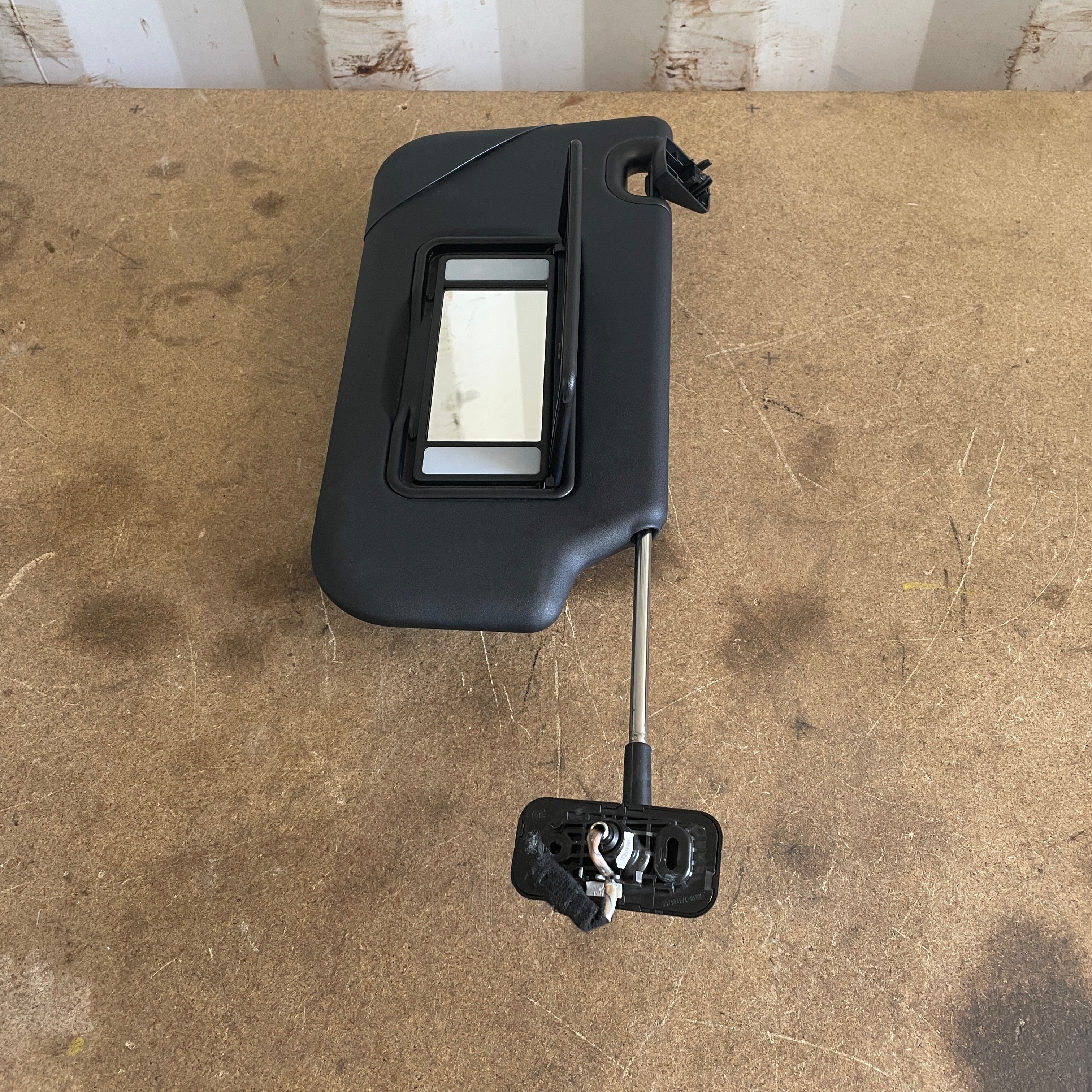 Ford Everest 2022–2025 RH Sun Visor w/ Mirror Light FB3B-2A104-100 OEM Platinum