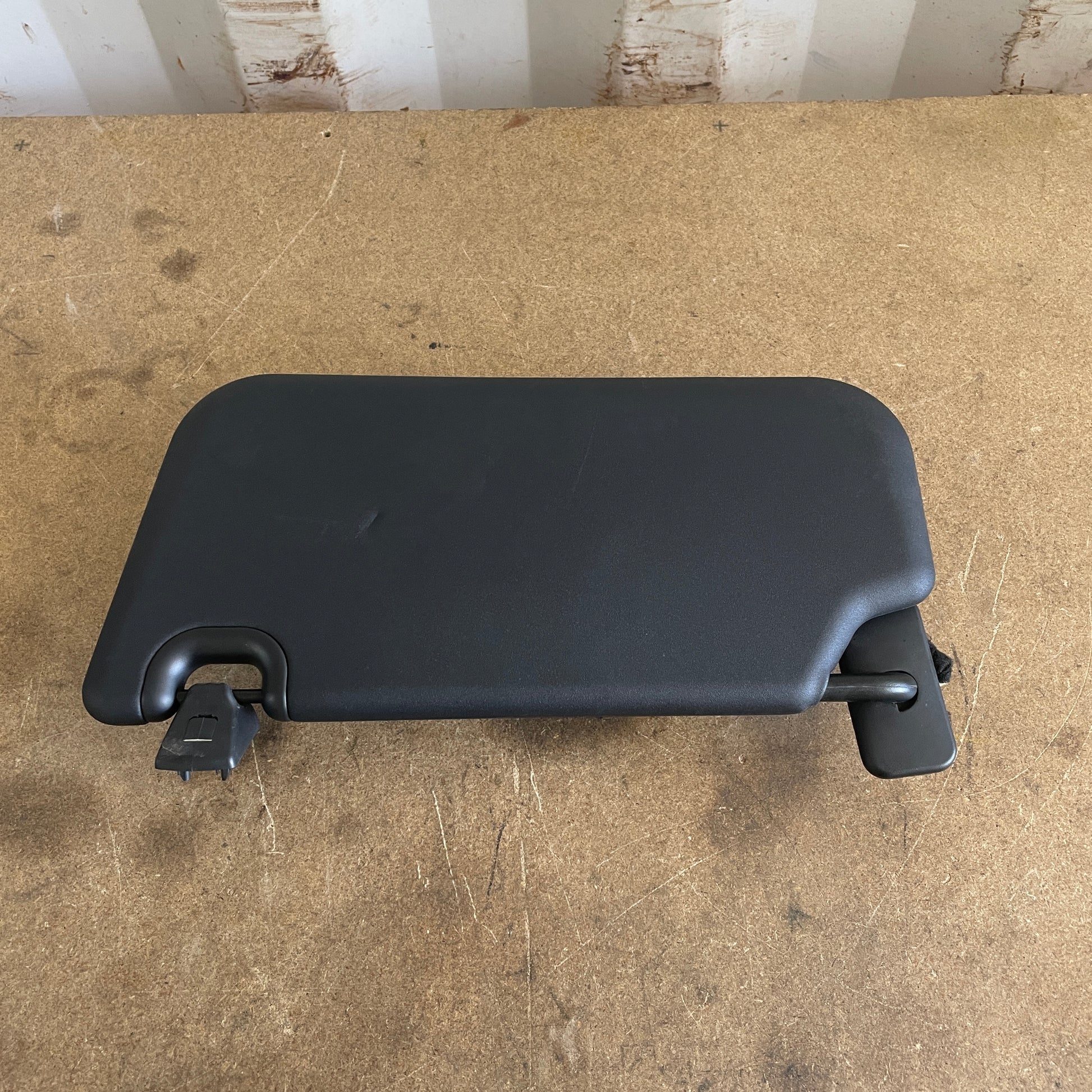 Ford Everest 2022–2025 RH Sun Visor w/ Mirror Light FB3B-2A104-100 OEM Platinum