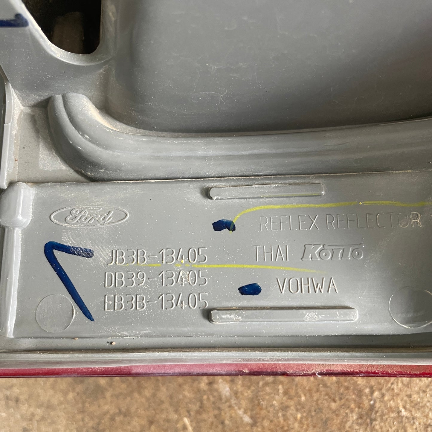 Ford Ranger PX1 PX2 PX3 Tail Light LH Wildtrak Raptor JB3B-13405-EA 2011–2022